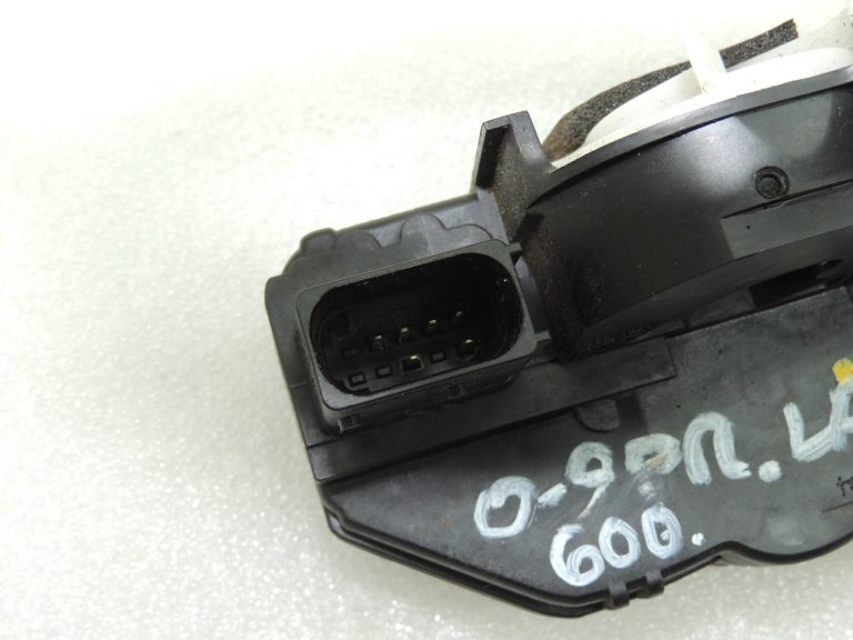 Opel Insignia A durvju slēdzene priekšējā labajā pusē 13579523 13503802