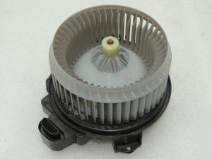 Toyota T27 E18 E15 R2 Sildītāja ventilators Pūtēja motors Pūtējs 8710302150