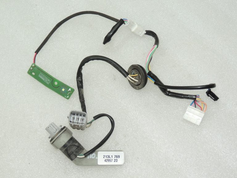 Toyota Avensis T27 priekšējo lukturu remonts priekšējais kreisais 8117005380