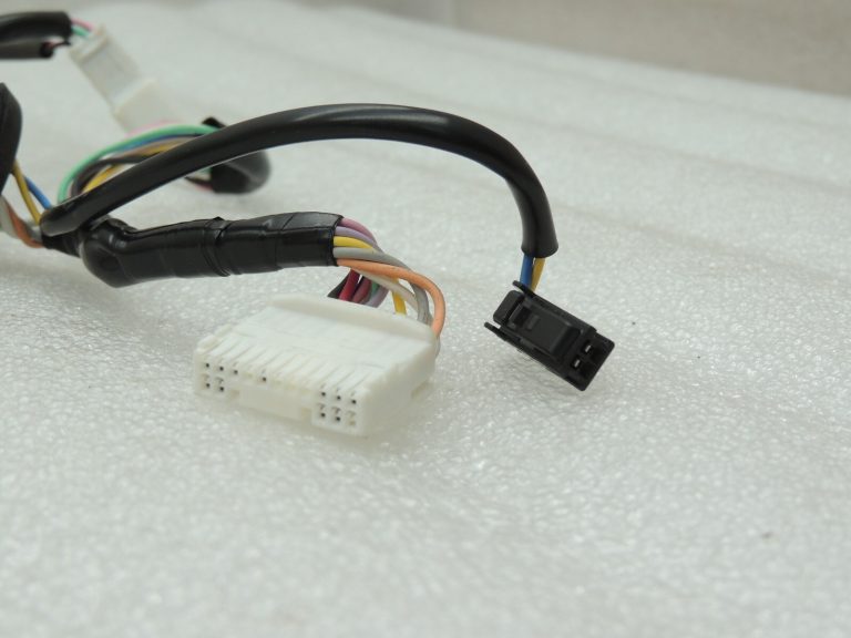 Toyota Avensis T27 priekšējo lukturu remonts priekšējais kreisais 8117005380