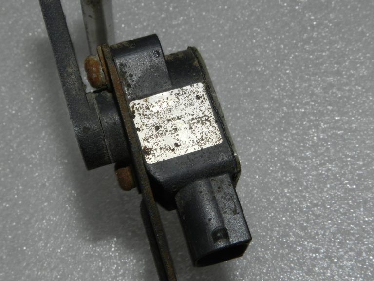 Lancia Thema 2 priekšējo lukturu augstuma sensors līmeņa sensors 57010713AC 57010713AA