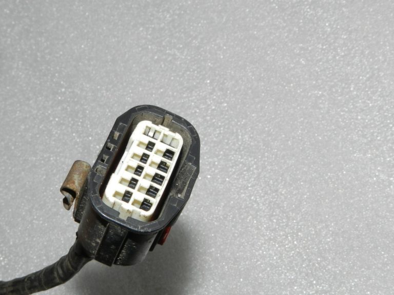 Lancia Thema II elektroinstalācijas instalācija aizmugurējā bampera stāvvietas sensori K68127955AB, 68127955AB