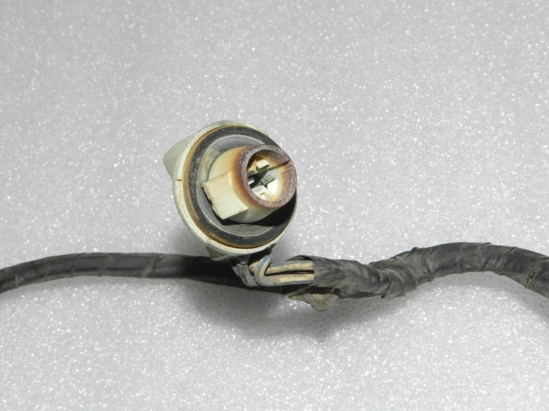 Lancia Thema II elektroinstalācijas instalācija aizmugurējā bampera stāvvietas sensori K68127955AB, 68127955AB