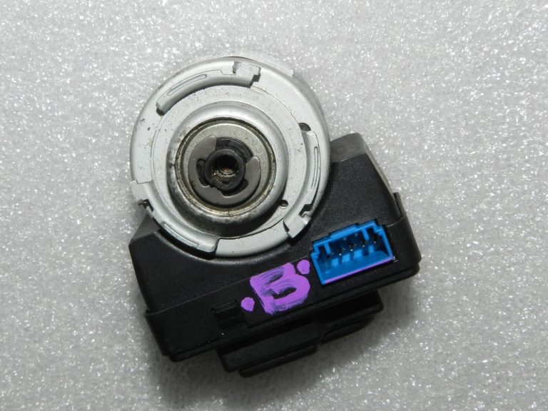 Oriģinālās Lancia Thema II priekšējo lukturu rezerves daļas servomotors (68042154AE, 68042155AE)