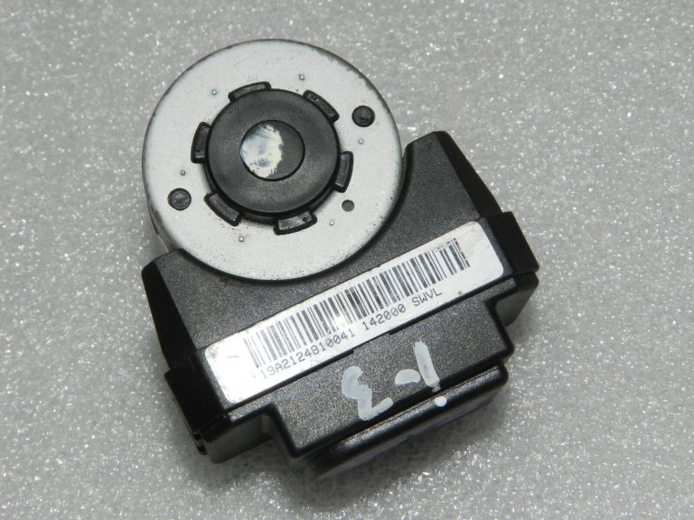 Oriģinālās Lancia Thema II priekšējo lukturu rezerves daļas servomotors (68042154AE, 68042155AE)
