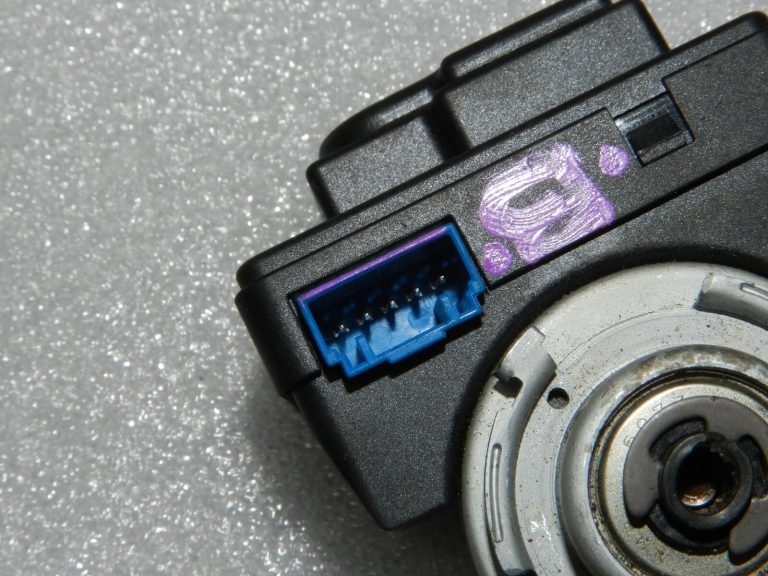 Oriģinālās Lancia Thema II priekšējo lukturu rezerves daļas servomotors (68042154AE, 68042155AE)