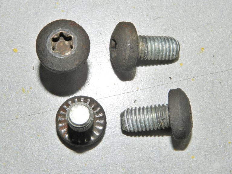 Lancia Thema II Chrysler Jeep 3.0 CRD EXF Degvielas filtra korpusa kronšteins