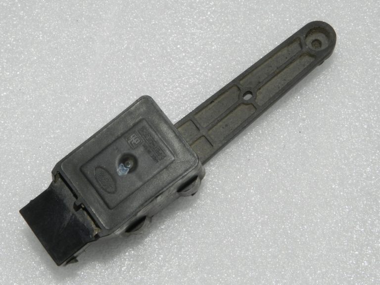 OEM Range Rover L320 Discovery 3 aizmugurējās piekares augstuma līmeņa sensors RQH500042