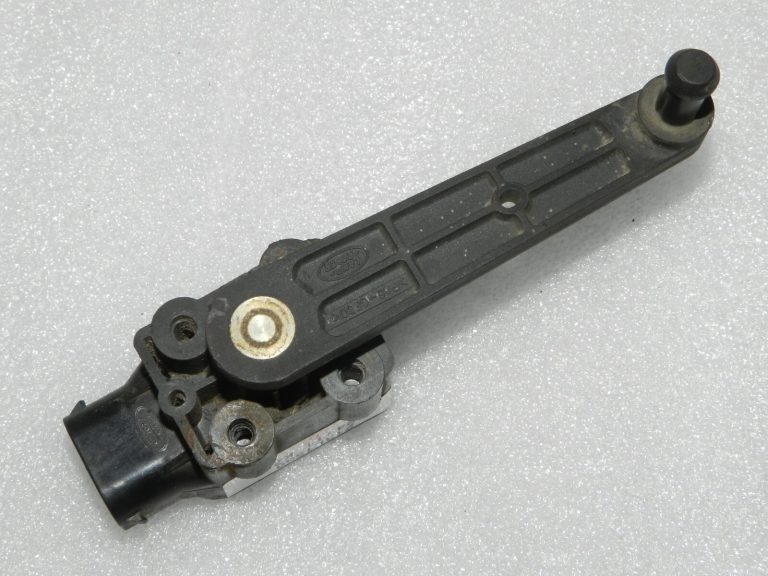 OEM Range Rover L320 Discovery 3 aizmugurējās piekares augstuma līmeņa sensors RQH500042