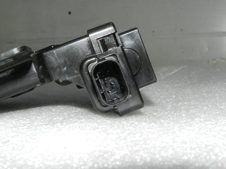 OEM Range Rover L320 aizmugurējā loga aizmugurējā atloka slēdzene 5H32-431B60-AC, FQR500170