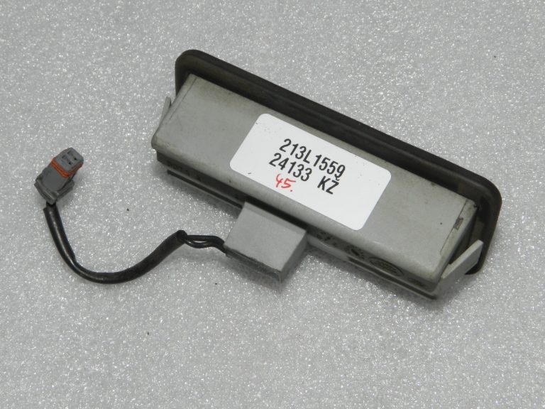 Oriģināls Range Rover L320 Discovery 3 aizmugurējo durvju slēdzis YUZ500020, YUZ500030