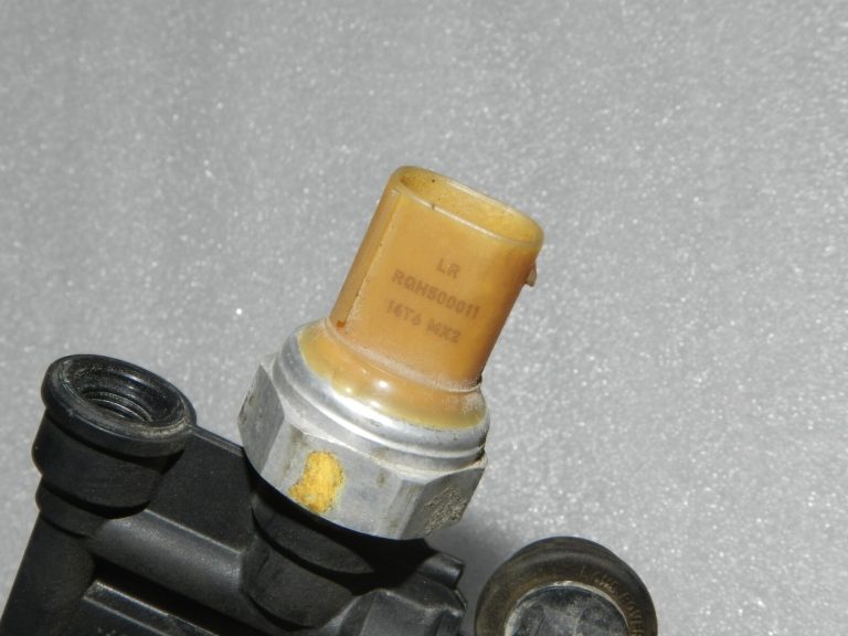 Oriģinālais Range Rover L320 Discovery 3 pneimatiskās balstiekārtas vārstu bloks RVH000046