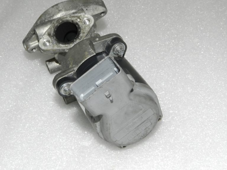 Oriģinālais Valeo Range Rover L320 Discovery 3 2.7d V6 EGR vārsts kreisais LR009809