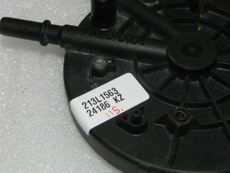 OEM Range Rover L320 2.7d degvielas filtra vāciņa turētājs WJN500200