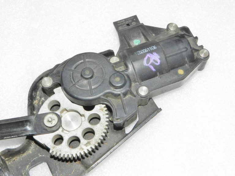 Land Rover Range Rover L320 Aizmugures durvju slēdzene FQQ500040, FQQ500090 Valeo