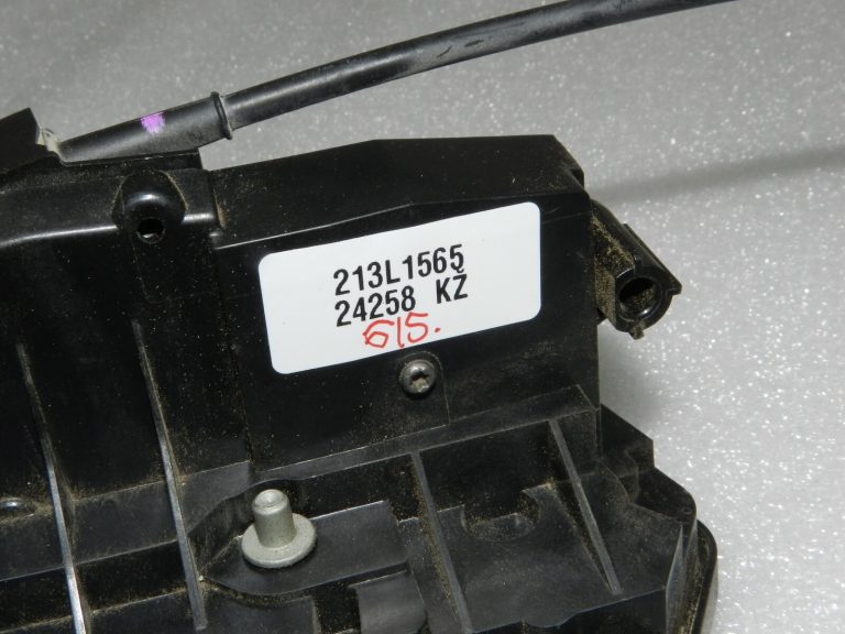 Oriģinālā Ford Ranger P375 aizmugurējā labās puses durvju slēdzene CM5A-A26412-BB, 2113096