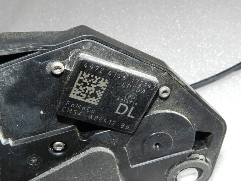 Oriģinālā Ford Ranger P375 aizmugurējā labās puses durvju slēdzene CM5A-A26412-BB, 2113096