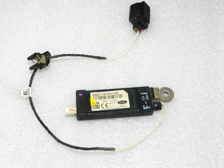 Ford Ranger P375 antenas pastiprinātāja izolators EB3T-18C847-BB, 1920514 oriģināls