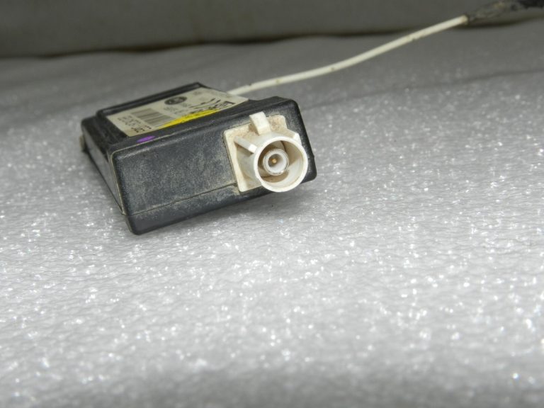 Ford Ranger P375 antenas pastiprinātāja izolators EB3T-18C847-BB, 1920514 oriģināls