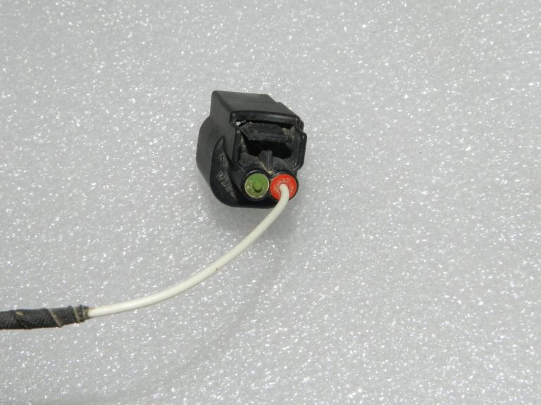 Ford Ranger P375 antenas pastiprinātāja izolators EB3T-18C847-BB, 1920514 oriģināls