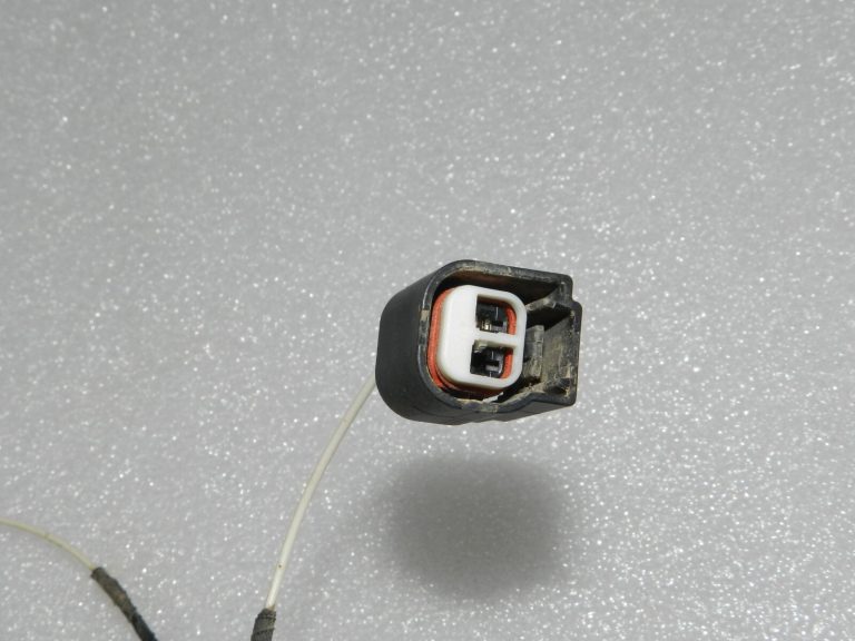 Ford Ranger P375 antenas pastiprinātāja izolators EB3T-18C847-BB, 1920514 oriģināls