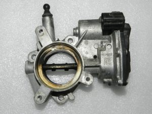 Opel Astra J Insignia A Zafira B 2.0 CDTi Droseļvārsts 55564164, 825611