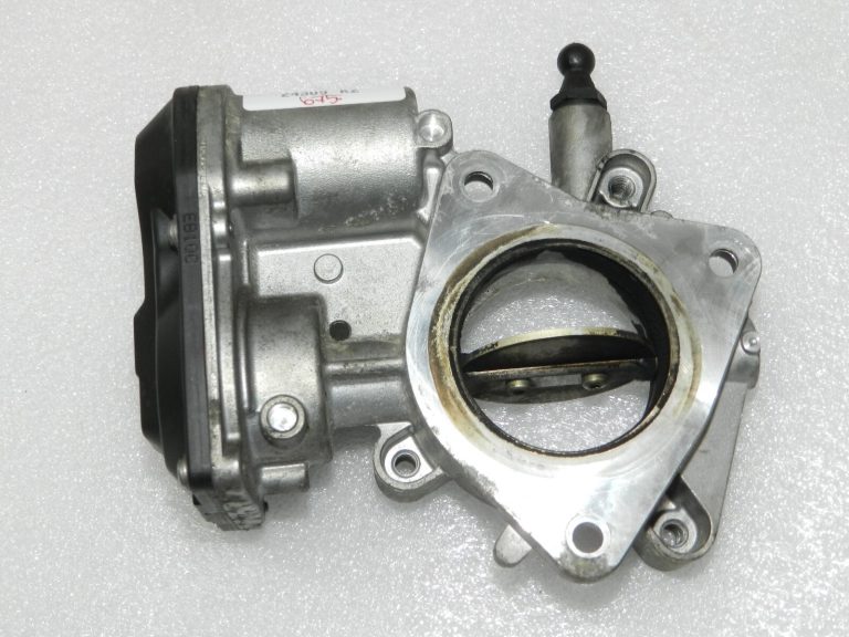 Opel Astra J Insignia A Zafira B 2.0 CDTi Droseļvārsts 55564164, 825611