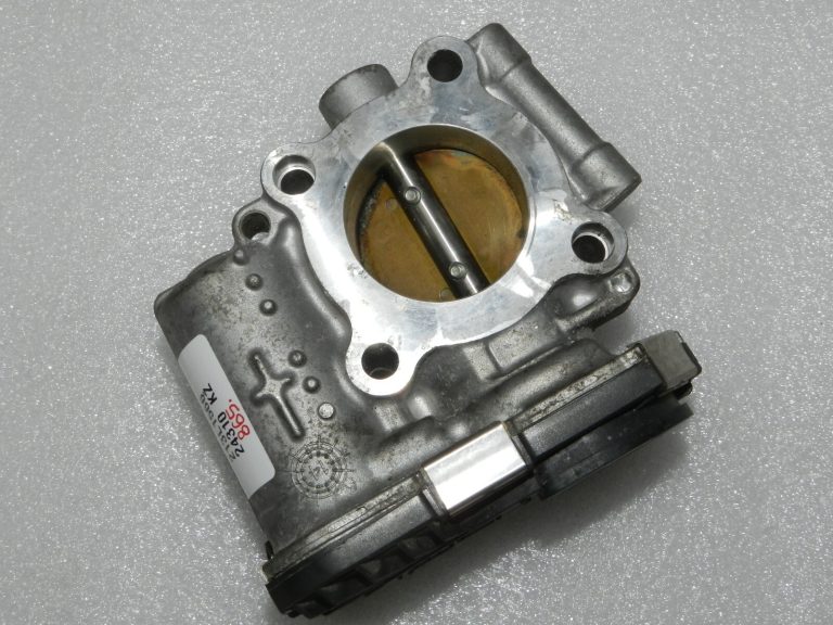 Opel Corsa E D 1.2i 1.4i Meriva B Droseļvārsts 55562270, 825008 BOSCH