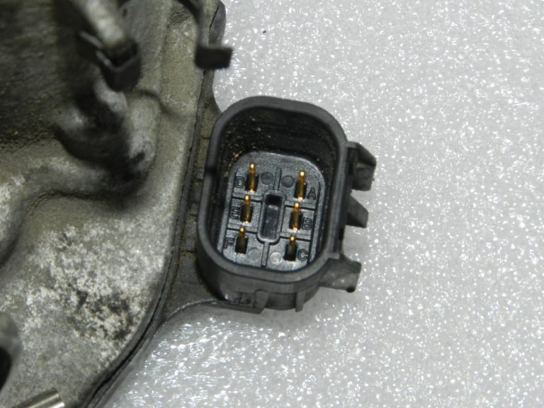 Opel Corsa E D 1.2i 1.4i Meriva B Droseļvārsts 55562270, 825008 BOSCH