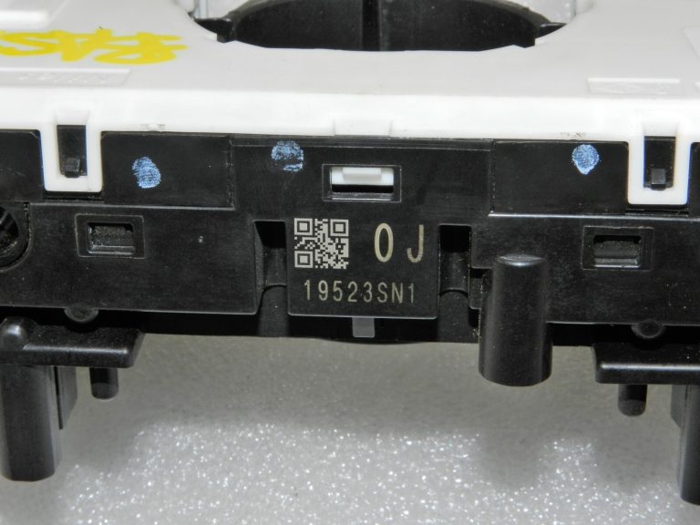 Nissan Qashqai II (J11) Stūres kolonnas slēdzis kombi Slēdzis 255604EA4A 25560 4EA4A