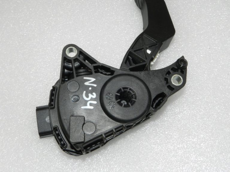 Nissan Qashqai J11 Renault Kadjar Paātrinātāja pedālis Hella OE 180024BA0B, 6PV009978-15