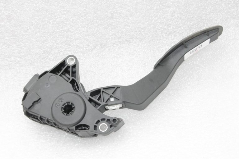 Oriģināls Nissan Qashqai J11 1.2 DiG-T akseleratora pedālis 180024BA0B, 180024BA1B