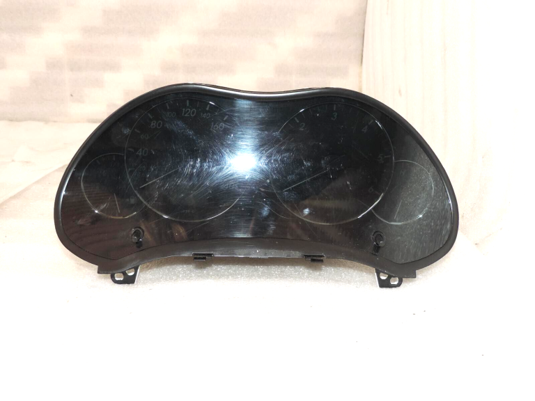 Toyota Avensis T25 Instrumentu klasteris Spidometrs Spidometrs 83800-05850 Klasteris
