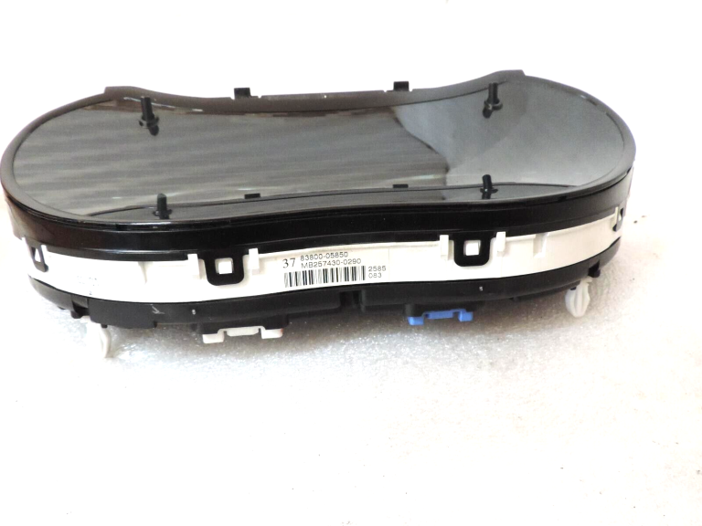 Toyota Avensis T25 Instrumentu klasteris Spidometrs Spidometrs 83800-05850 Klasteris