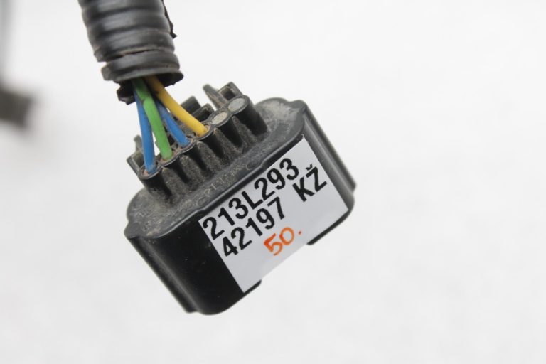 Nissan Qashqai J11 parkošanās palīgierīces stāvvietas sensora vadu instalācija priekšējā labajā pusē 240334EA0A