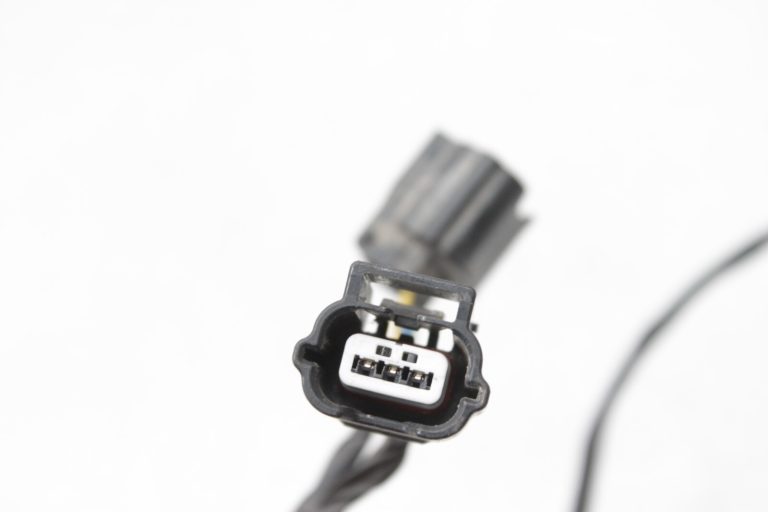 Nissan Qashqai J11 parkošanās palīgierīces stāvvietas sensora vadu instalācija priekšējā labajā pusē 240334EA0A