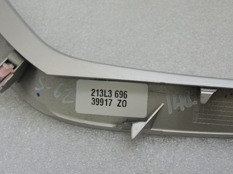 Suzuki SX4 S-CROSS centrālās konsoles pārsegs 75811-61M00-ZML