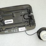 Suzuki SX4 S-CROSS degvielas uzpildes vāks Cosmic Black ZCE 64850-61M00