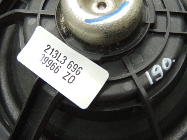 Suzuki SX4 S-CROSS skaļrunis 39102-68L01 3910268L01