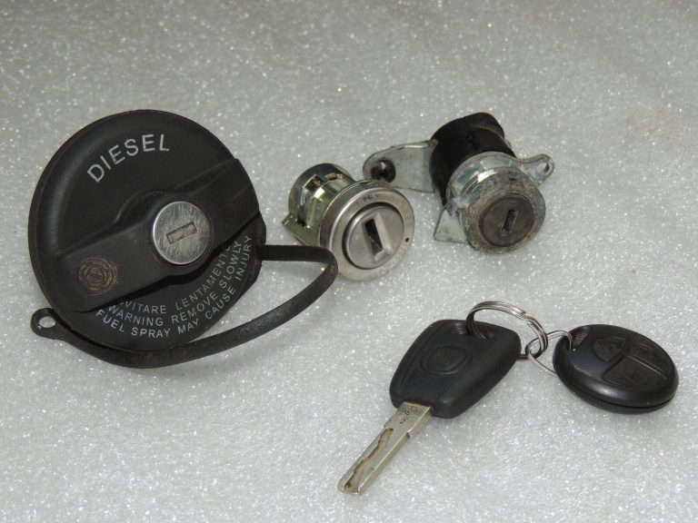 Fiat Doblo 263 cimdu lodziņš ar atslēgas pogu 735498646