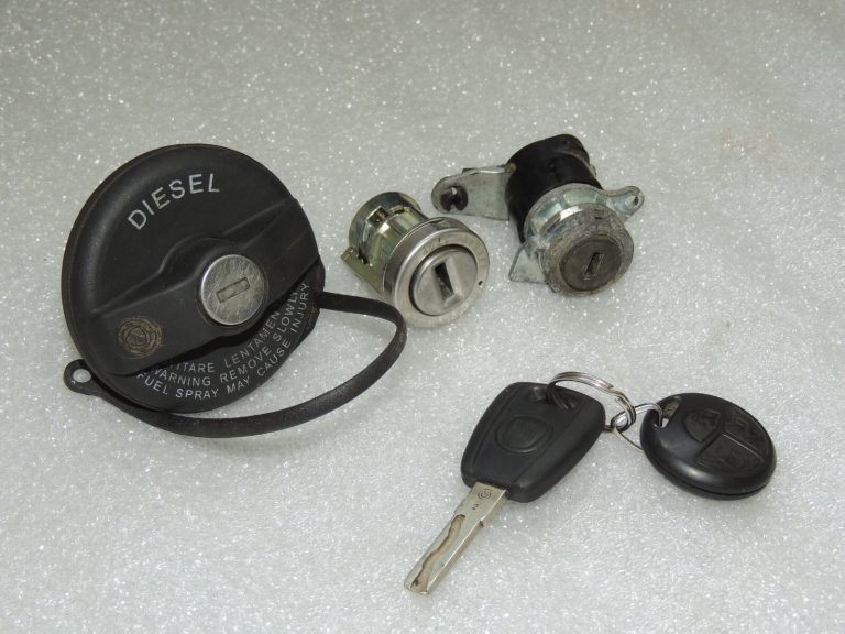 Fiat Doblo 263 cimdu lodziņš ar atslēgas pogu 735498646