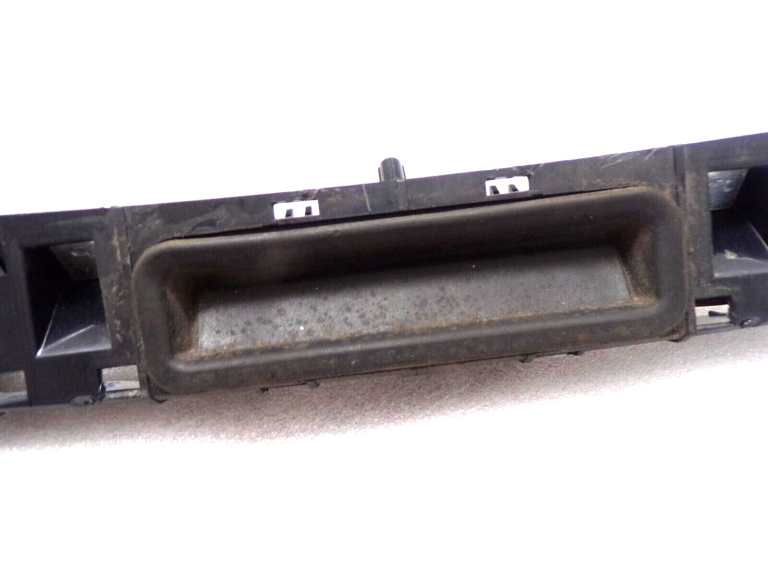 VOLVO V40 II Aizmugures durvju rokturis Aizmugures durvju rokturis 31301301 Mikroslēdzis