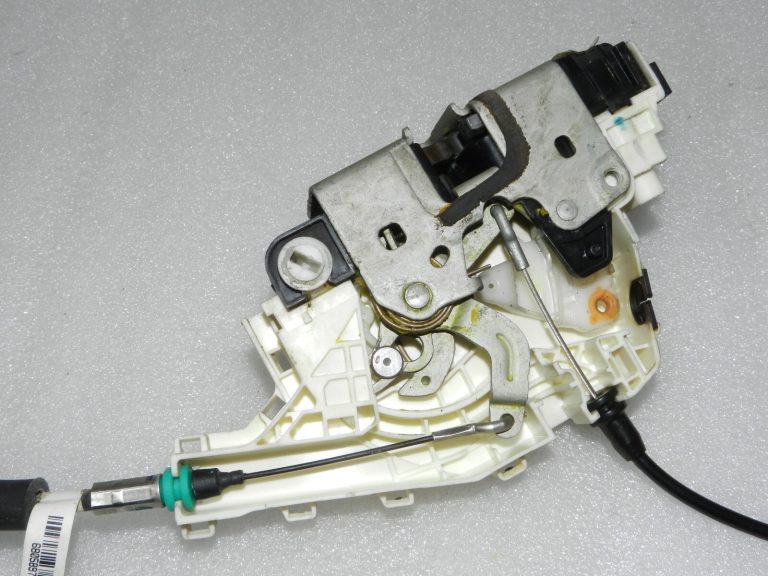 Lancia Thema II Chrysler 300C LD Aizmugures kreiso durvju slēdzene 04589915AD, 04589915A