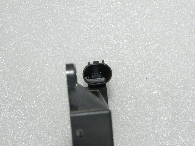 OEM Lancia Thema II Chrysler 300c LD bezatslēgas antena aizmugurējā kreisā 68051315AB