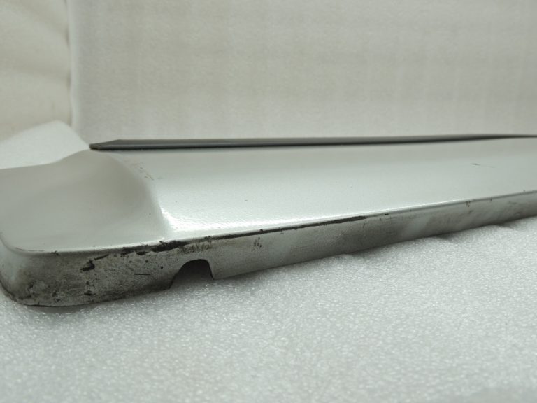 Suzuki Jimny III durvju līstes kreisās puses durvju splash Silver 77660-81A00-Z2S