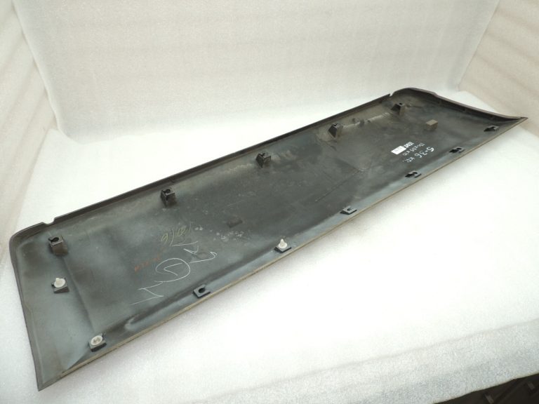 Suzuki Jimny III durvju līstes kreisās puses durvju splash Silver 77660-81A00-Z2S