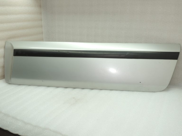 Suzuki Jimny III durvju līstes kreisās puses durvju splash Silver 77660-81A00-Z2S