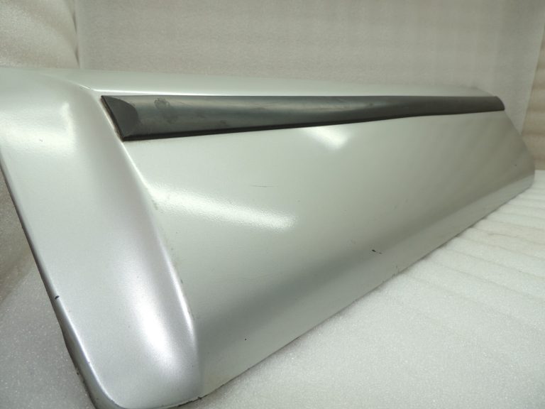 Suzuki Jimny III durvju līstes kreisās puses durvju splash Silver 77660-81A00-Z2S
