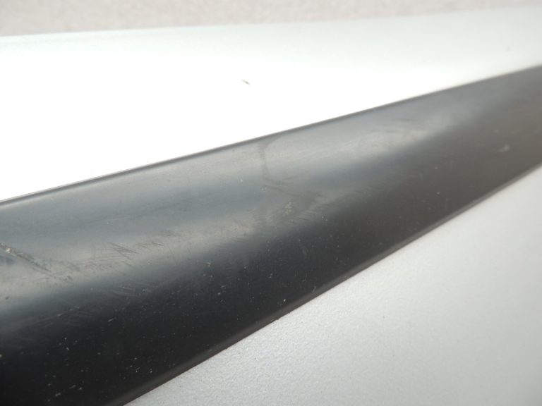 Suzuki Jimny III durvju līstes kreisās puses durvju splash Silver 77660-81A00-Z2S
