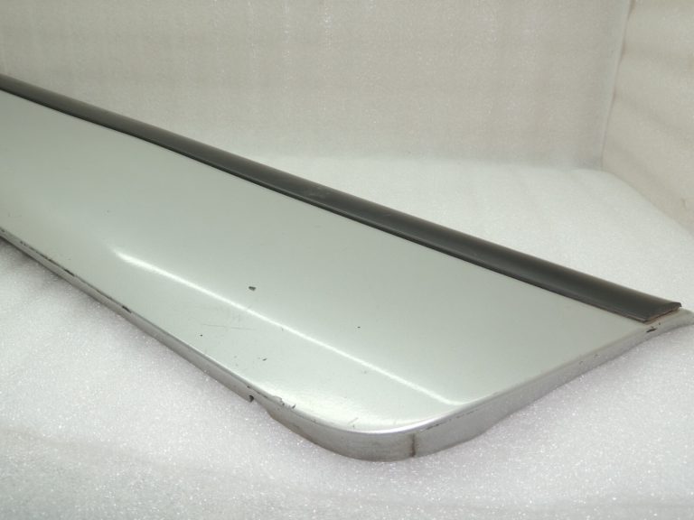 Suzuki Jimny III durvju līstes kreisās puses durvju splash Silver 77660-81A00-Z2S